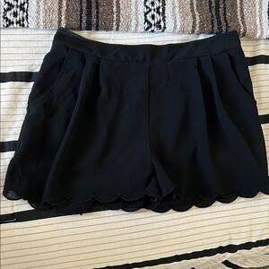 Black Scallop Hem Women's Shorts